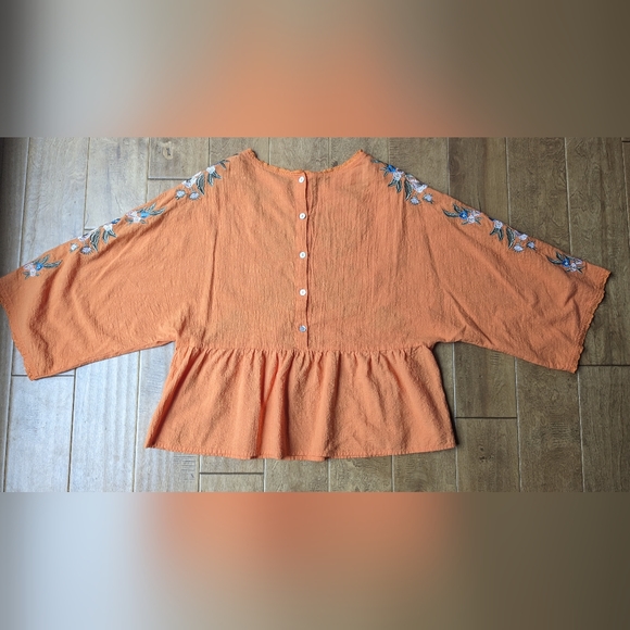 Embroidered floral boho top - Picture 2 of 7